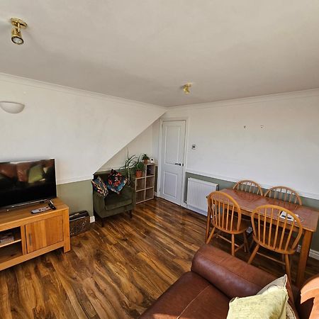 2 Bed Apartment Lakeside On The Promenade サウスポート エクステリア 写真