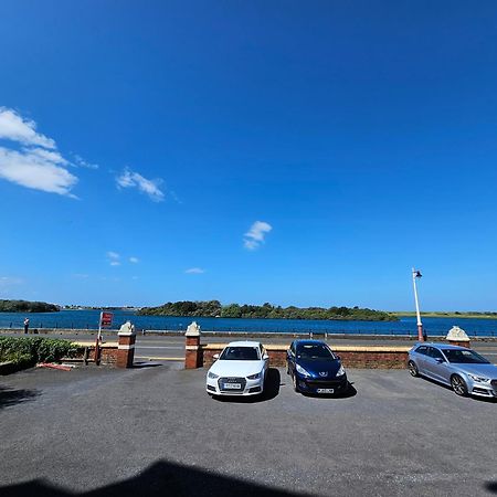 2 Bed Apartment Lakeside On The Promenade サウスポート エクステリア 写真