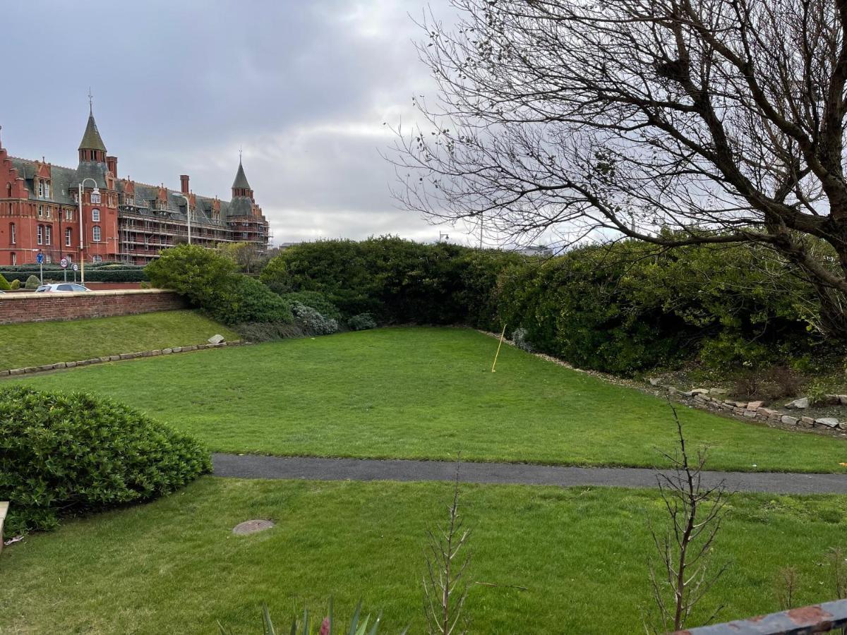 2 Bed Apartment Lakeside On The Promenade サウスポート エクステリア 写真