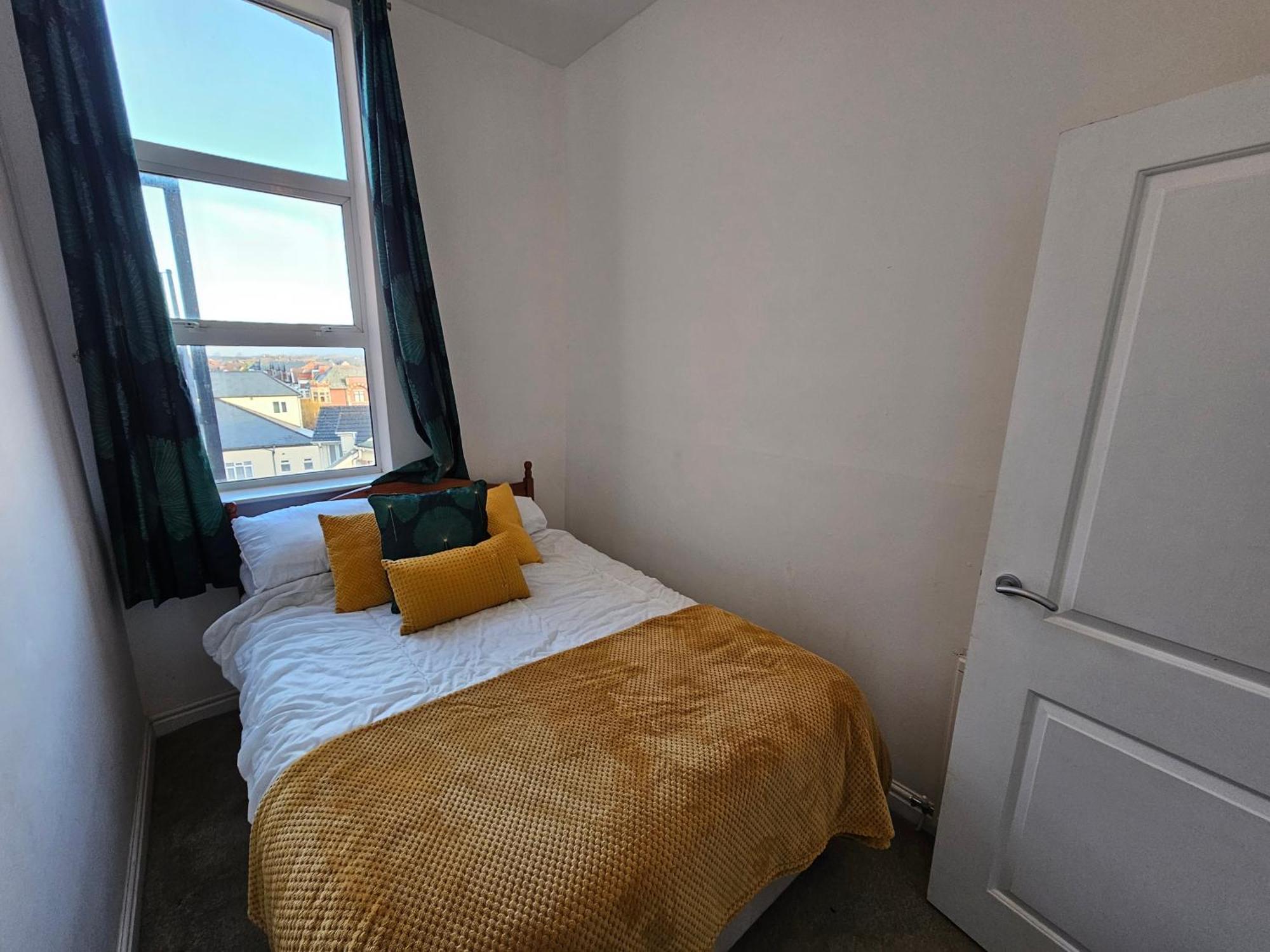 2 Bed Apartment Lakeside On The Promenade サウスポート エクステリア 写真