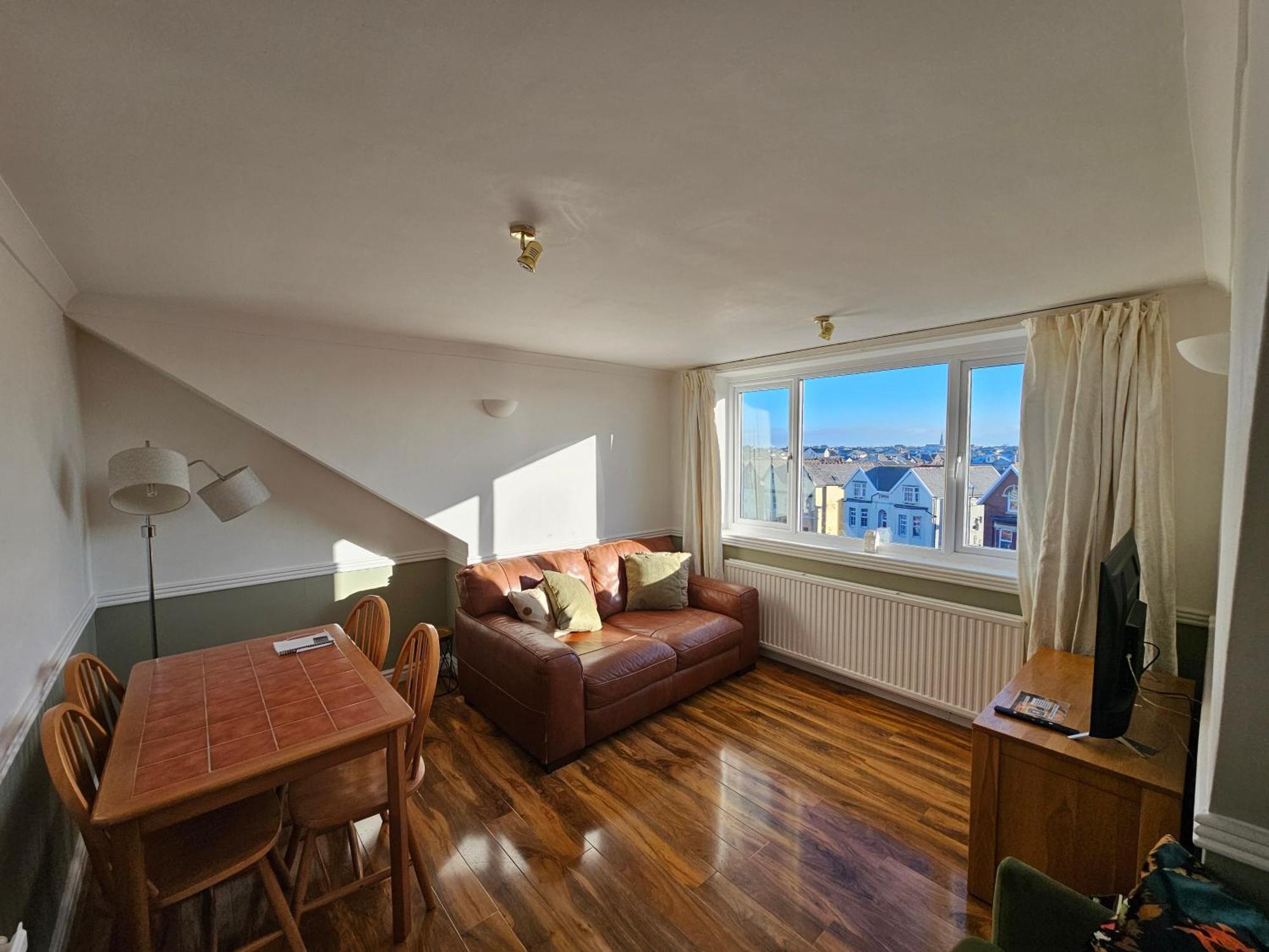 2 Bed Apartment Lakeside On The Promenade サウスポート エクステリア 写真