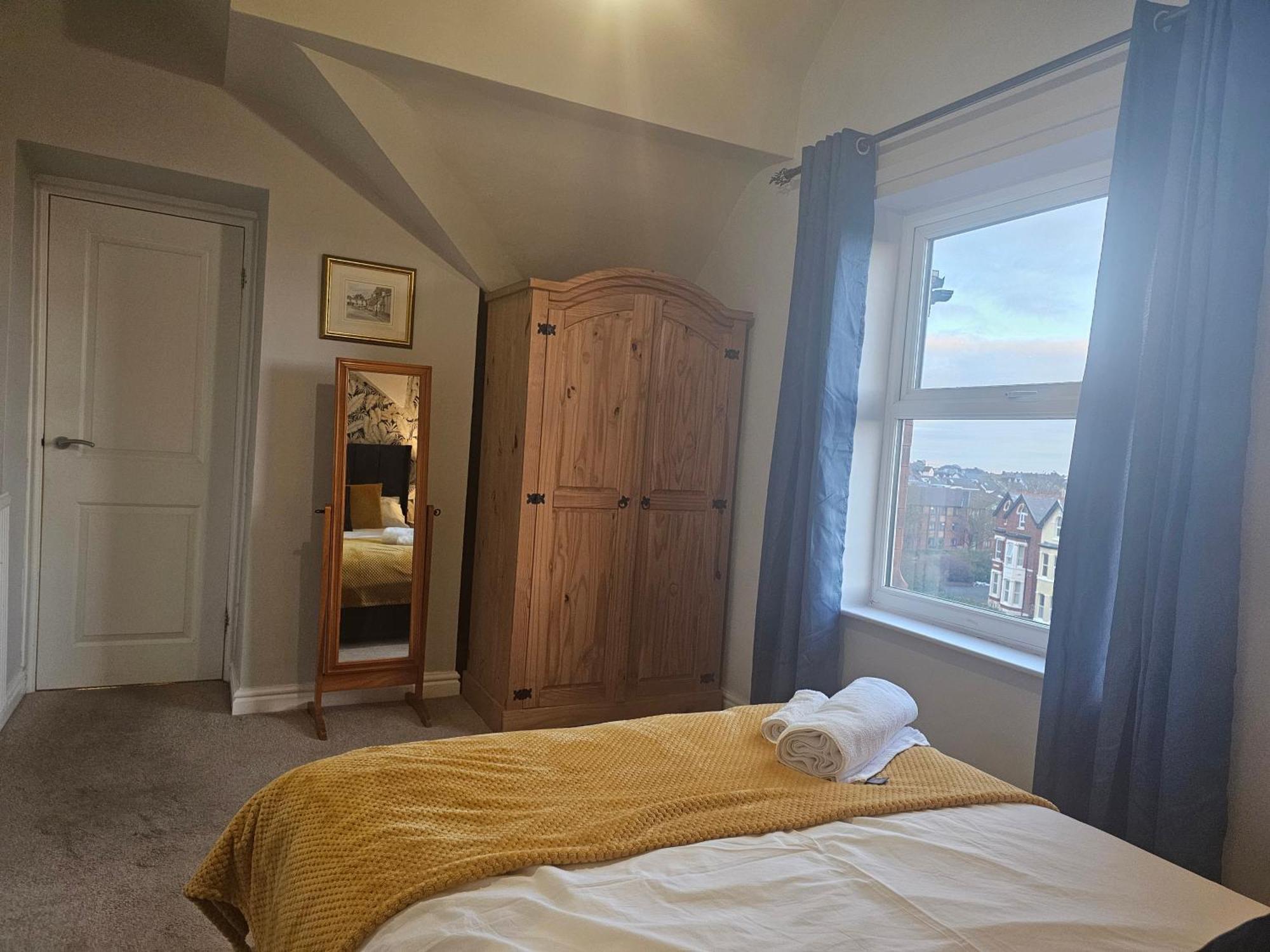 2 Bed Apartment Lakeside On The Promenade サウスポート エクステリア 写真