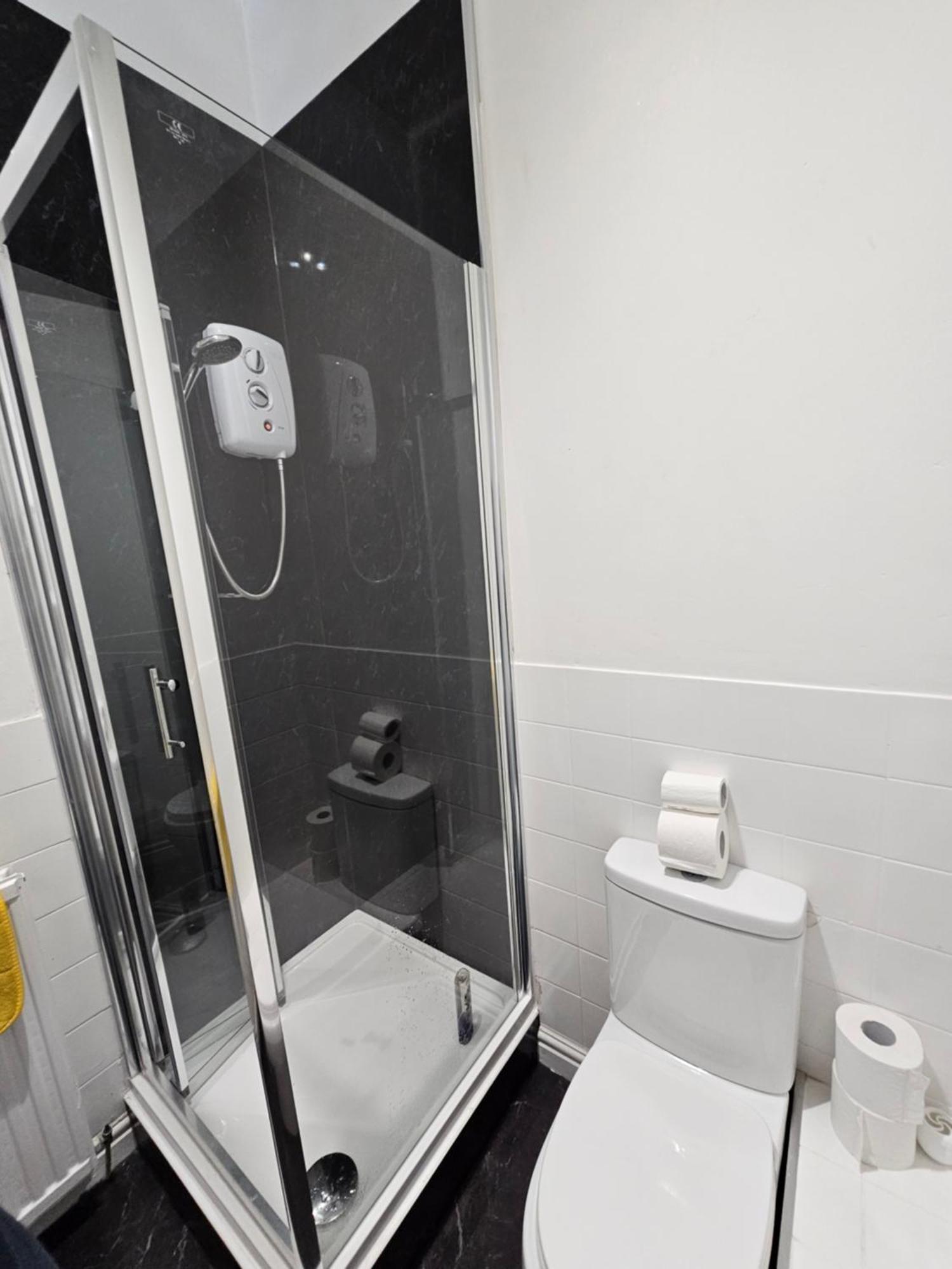 2 Bed Apartment Lakeside On The Promenade サウスポート エクステリア 写真